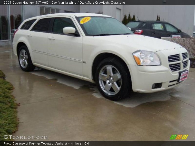 Cool Vanilla White / Dark Slate Gray/Light Graystone 2005 Dodge Magnum SXT AWD