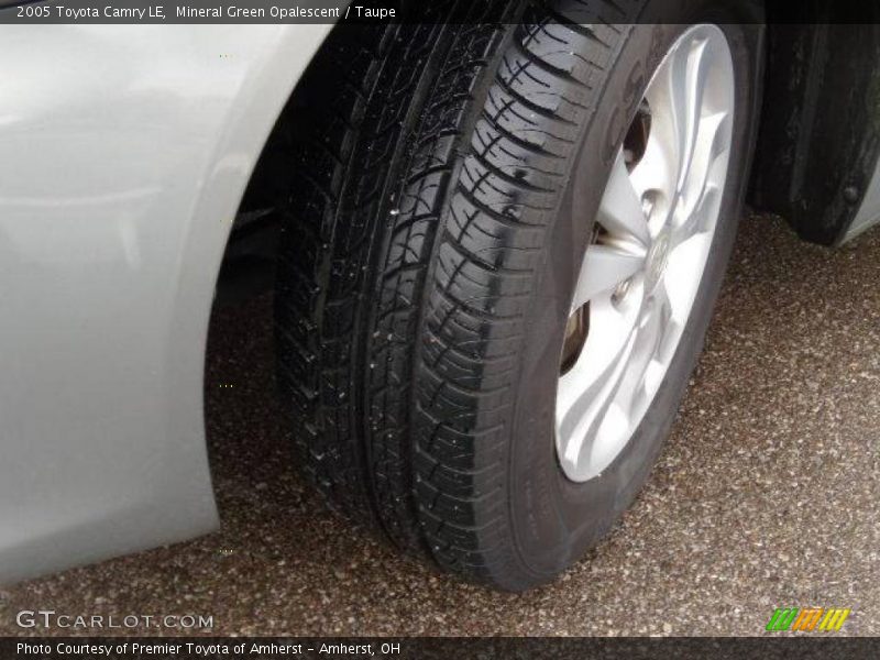 Mineral Green Opalescent / Taupe 2005 Toyota Camry LE