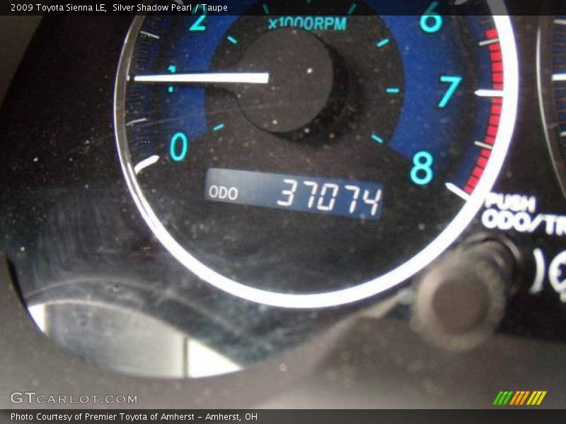 Silver Shadow Pearl / Taupe 2009 Toyota Sienna LE