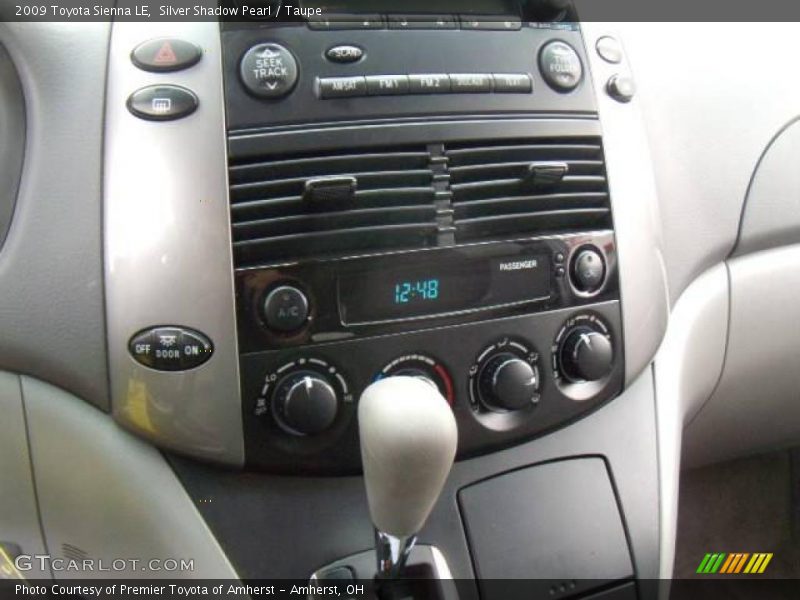 Silver Shadow Pearl / Taupe 2009 Toyota Sienna LE