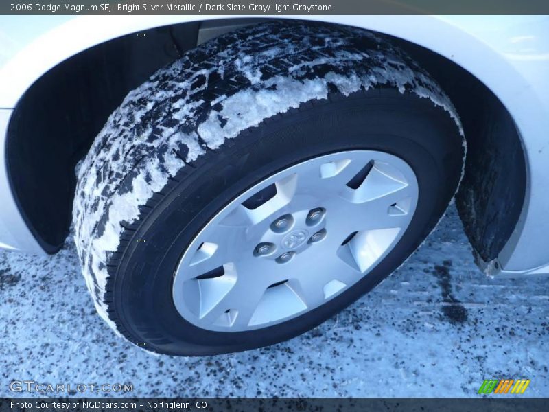 Bright Silver Metallic / Dark Slate Gray/Light Graystone 2006 Dodge Magnum SE