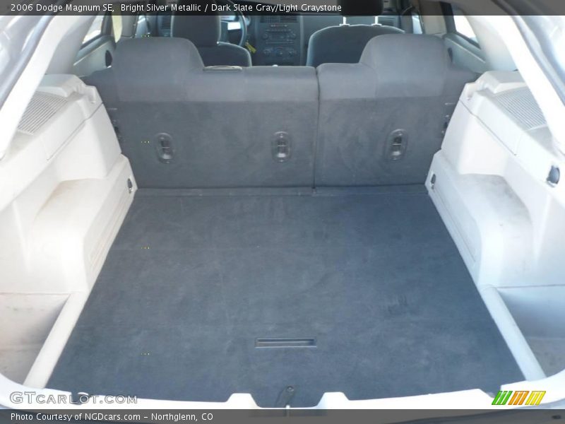 Bright Silver Metallic / Dark Slate Gray/Light Graystone 2006 Dodge Magnum SE