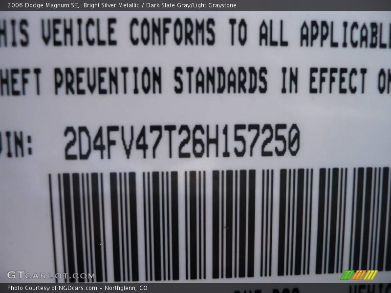 Bright Silver Metallic / Dark Slate Gray/Light Graystone 2006 Dodge Magnum SE