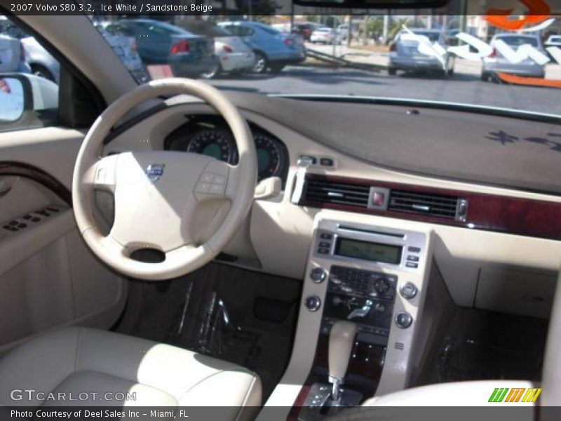 Ice White / Sandstone Beige 2007 Volvo S80 3.2