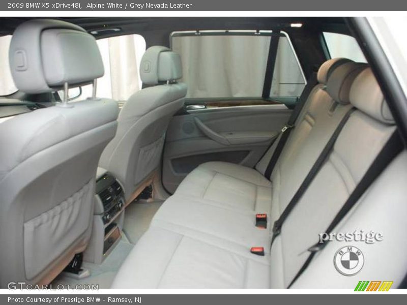 Alpine White / Grey Nevada Leather 2009 BMW X5 xDrive48i
