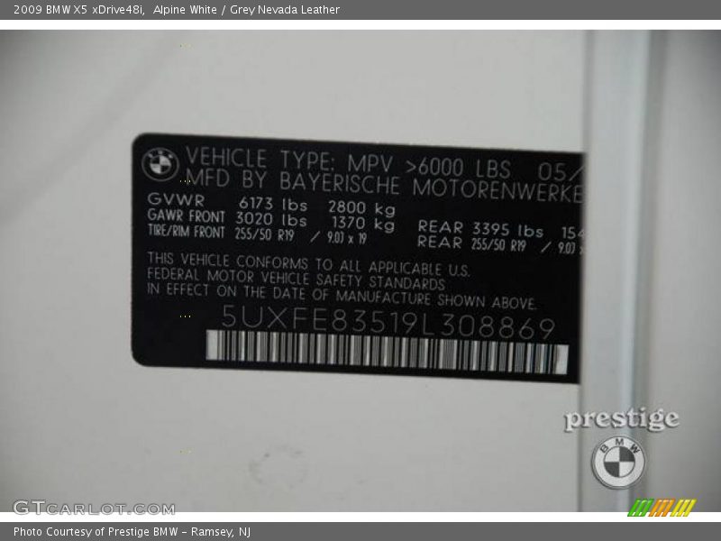 Alpine White / Grey Nevada Leather 2009 BMW X5 xDrive48i