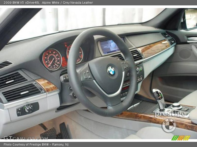 Alpine White / Grey Nevada Leather 2009 BMW X5 xDrive48i
