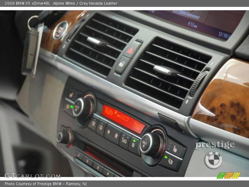 Alpine White / Grey Nevada Leather 2009 BMW X5 xDrive48i