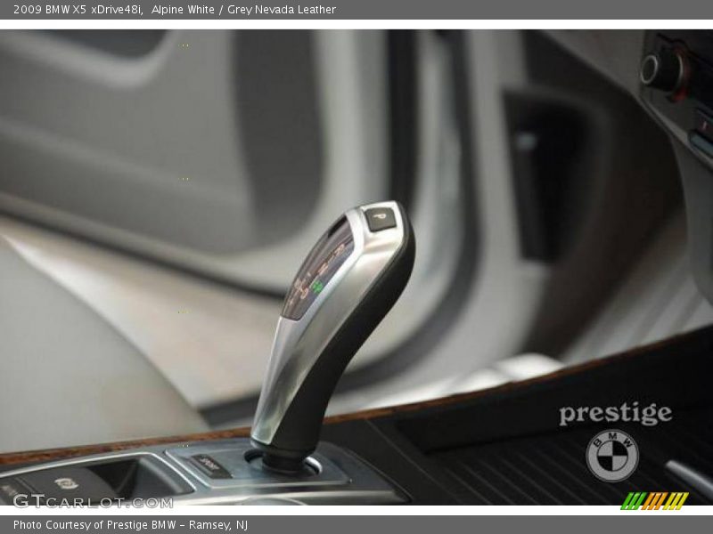 Alpine White / Grey Nevada Leather 2009 BMW X5 xDrive48i