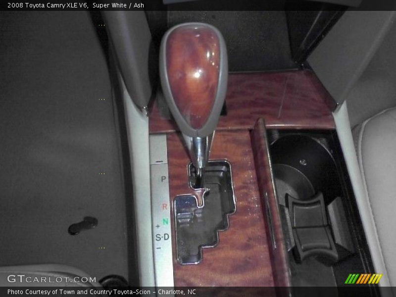 Super White / Ash 2008 Toyota Camry XLE V6