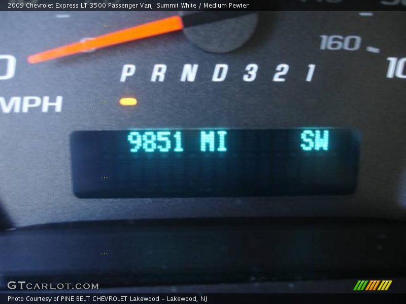 Summit White / Medium Pewter 2009 Chevrolet Express LT 3500 Passenger Van
