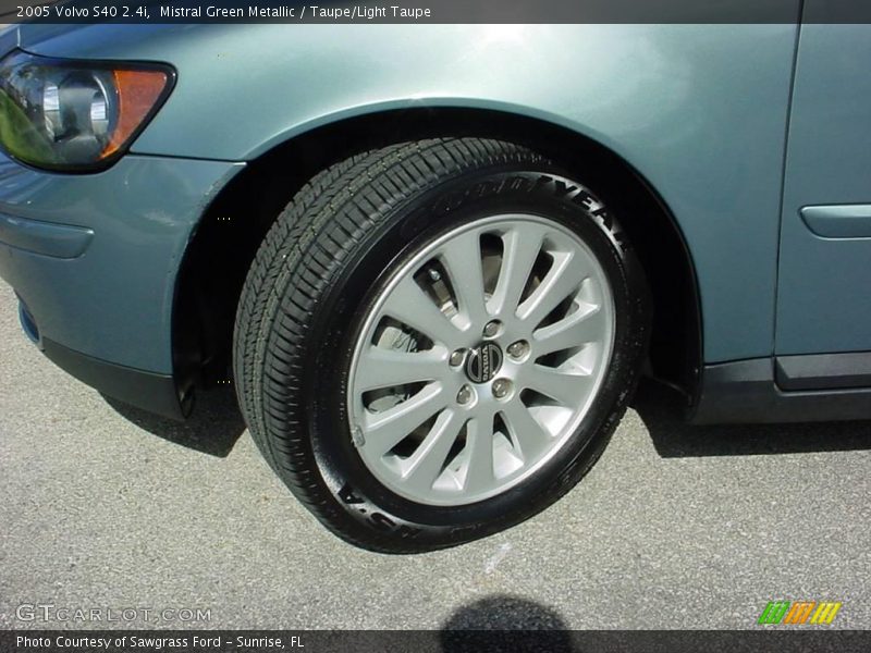 Mistral Green Metallic / Taupe/Light Taupe 2005 Volvo S40 2.4i