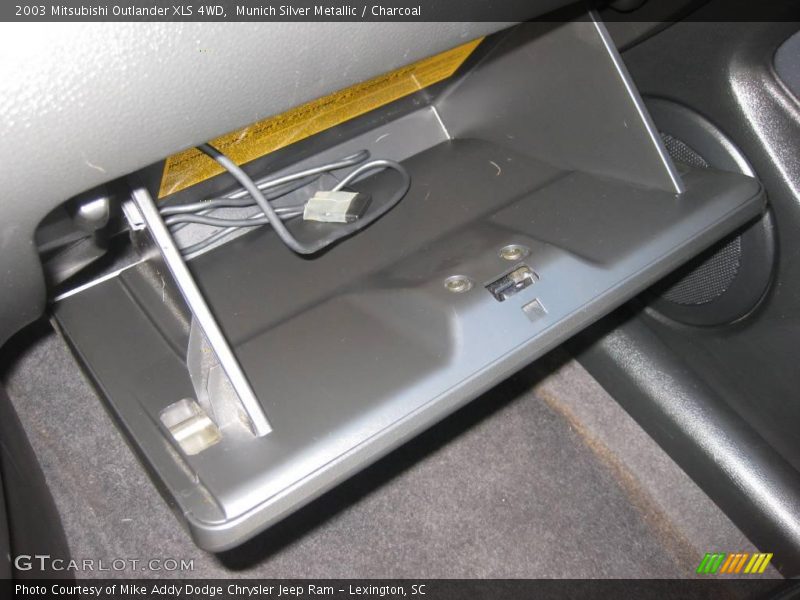 Munich Silver Metallic / Charcoal 2003 Mitsubishi Outlander XLS 4WD