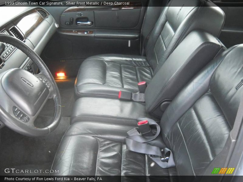 Silver Frost Metallic / Deep Charcoal 1999 Lincoln Town Car Signature
