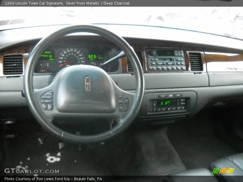 Silver Frost Metallic / Deep Charcoal 1999 Lincoln Town Car Signature