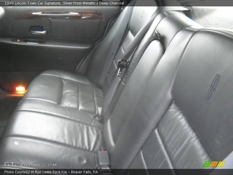 Silver Frost Metallic / Deep Charcoal 1999 Lincoln Town Car Signature