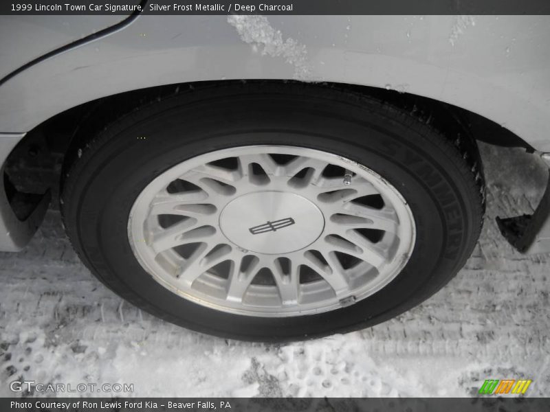 Silver Frost Metallic / Deep Charcoal 1999 Lincoln Town Car Signature
