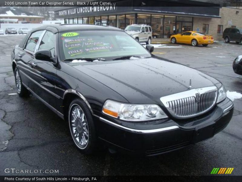 Black / Light Camel 2006 Lincoln Town Car Designer Series
