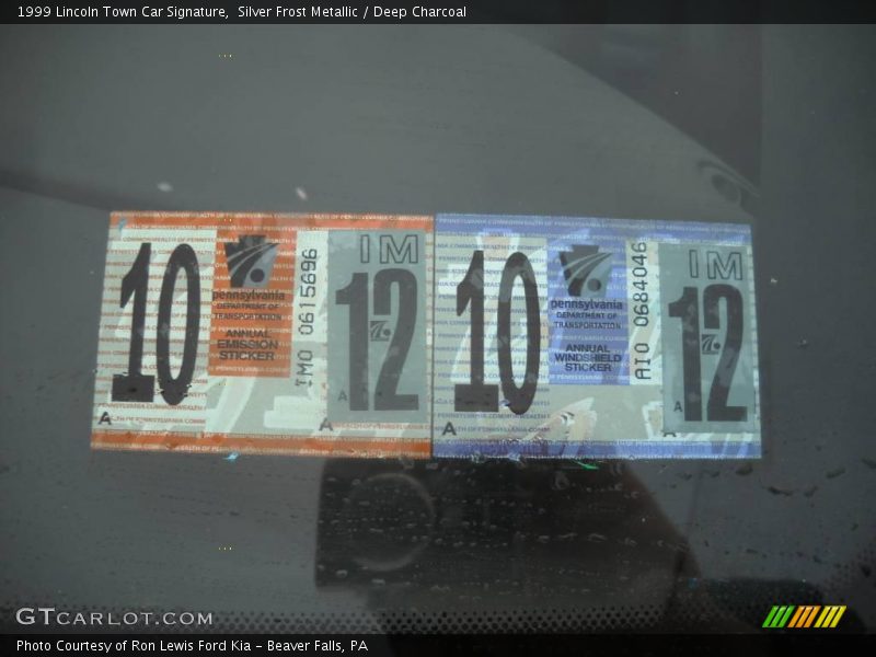 Silver Frost Metallic / Deep Charcoal 1999 Lincoln Town Car Signature