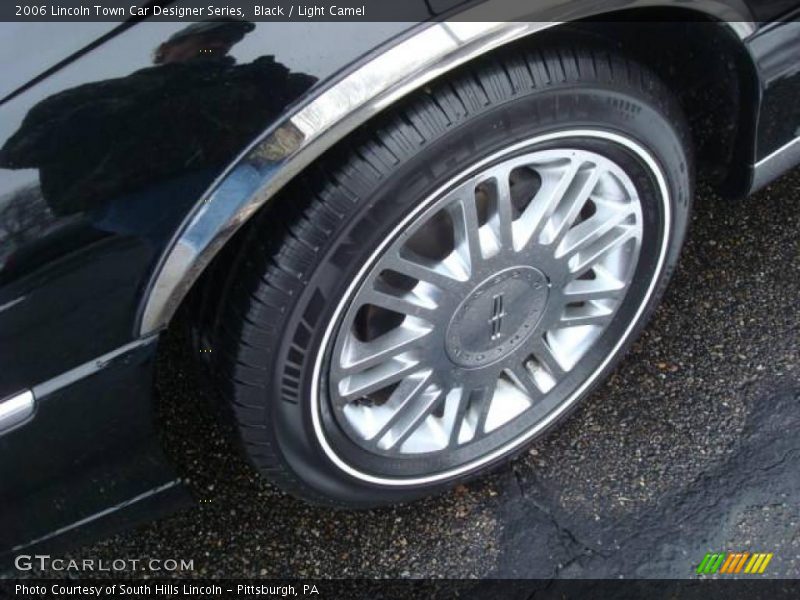 Black / Light Camel 2006 Lincoln Town Car Designer Series