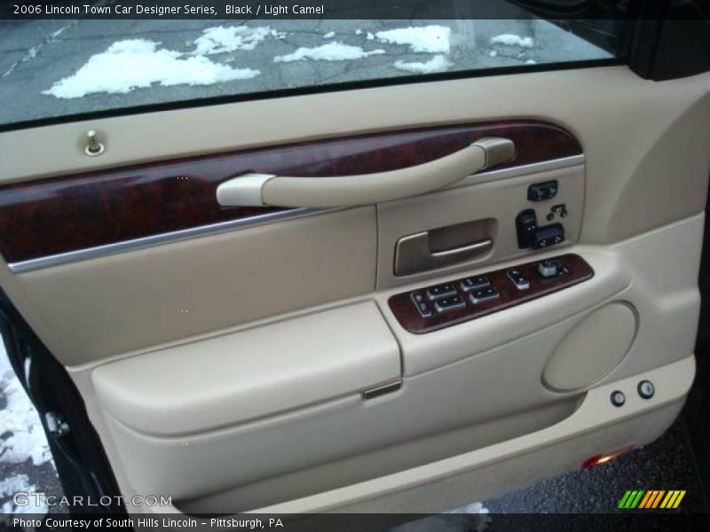 Black / Light Camel 2006 Lincoln Town Car Designer Series