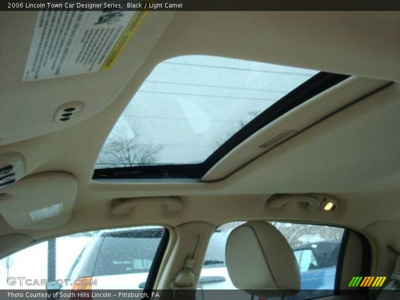 Black / Light Camel 2006 Lincoln Town Car Designer Series