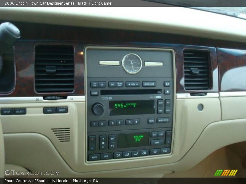 Black / Light Camel 2006 Lincoln Town Car Designer Series