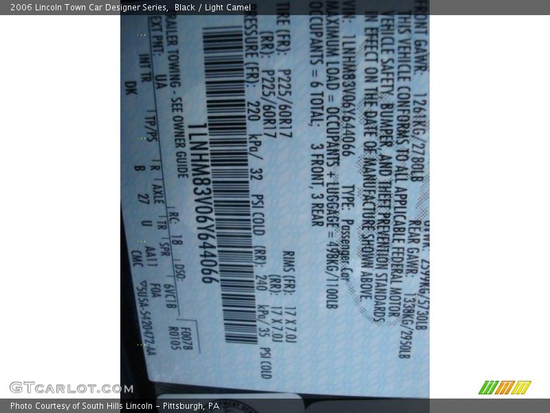 Black / Light Camel 2006 Lincoln Town Car Designer Series