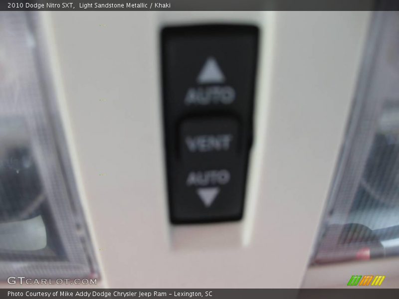 Light Sandstone Metallic / Khaki 2010 Dodge Nitro SXT