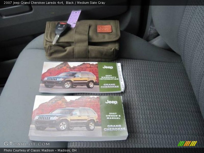 Black / Medium Slate Gray 2007 Jeep Grand Cherokee Laredo 4x4