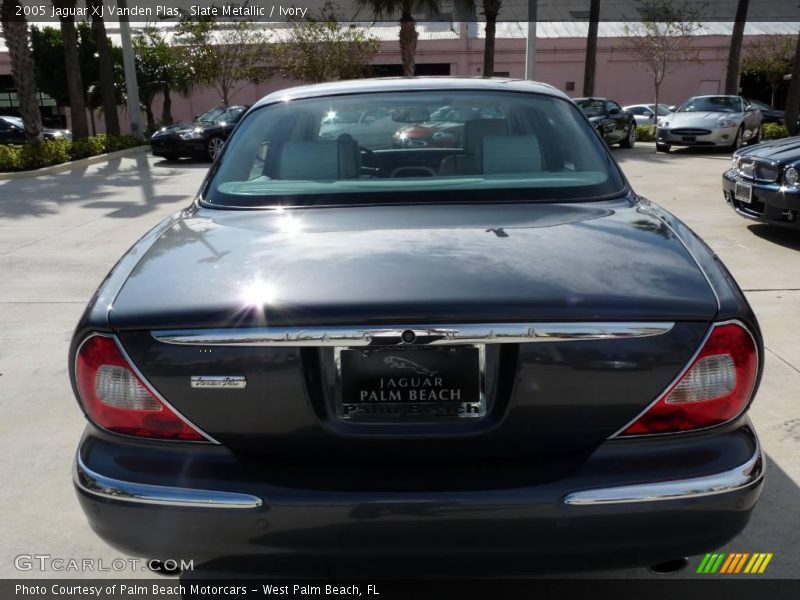 Slate Metallic / Ivory 2005 Jaguar XJ Vanden Plas