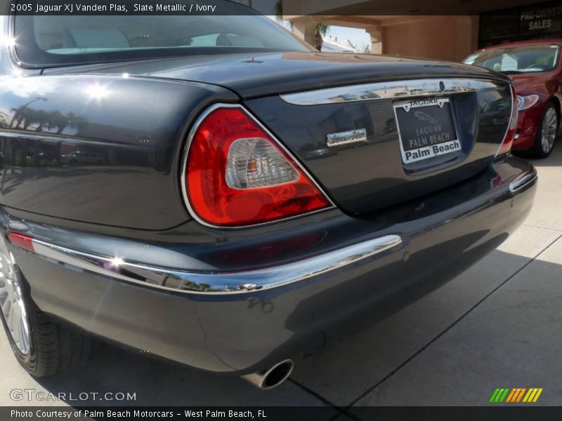 Slate Metallic / Ivory 2005 Jaguar XJ Vanden Plas