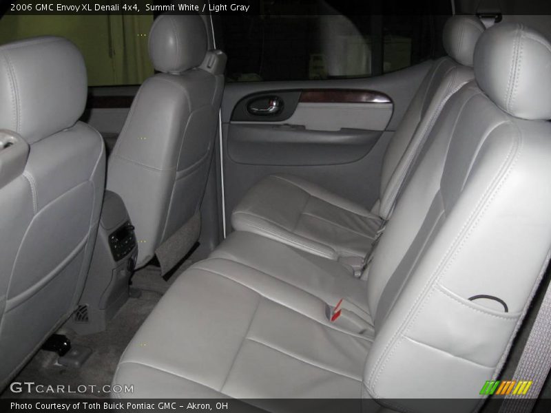 Summit White / Light Gray 2006 GMC Envoy XL Denali 4x4