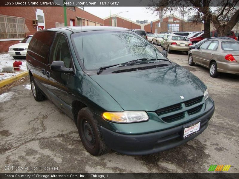 Deep Hunter Green Pearl / Gray 1996 Dodge Grand Caravan SE