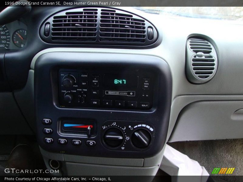 Deep Hunter Green Pearl / Gray 1996 Dodge Grand Caravan SE