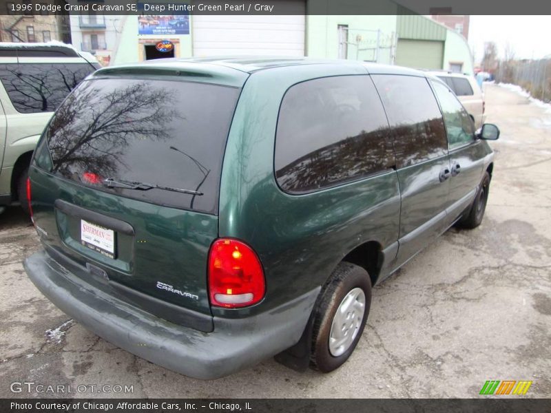 Deep Hunter Green Pearl / Gray 1996 Dodge Grand Caravan SE