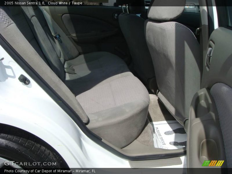 Cloud White / Taupe 2005 Nissan Sentra 1.8