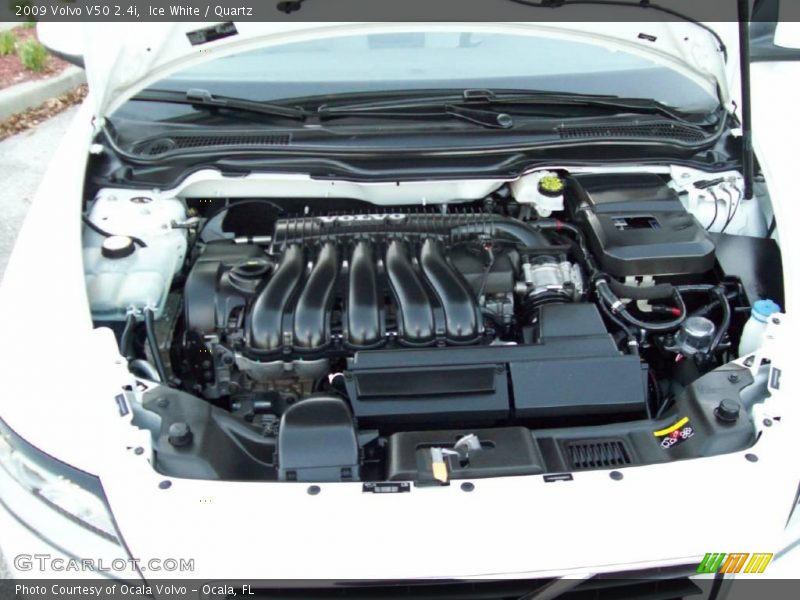 Ice White / Quartz 2009 Volvo V50 2.4i