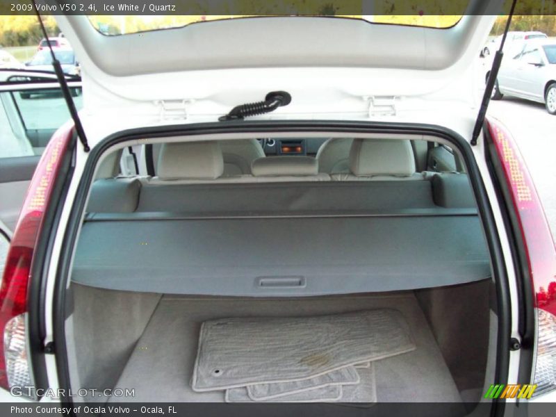 Ice White / Quartz 2009 Volvo V50 2.4i