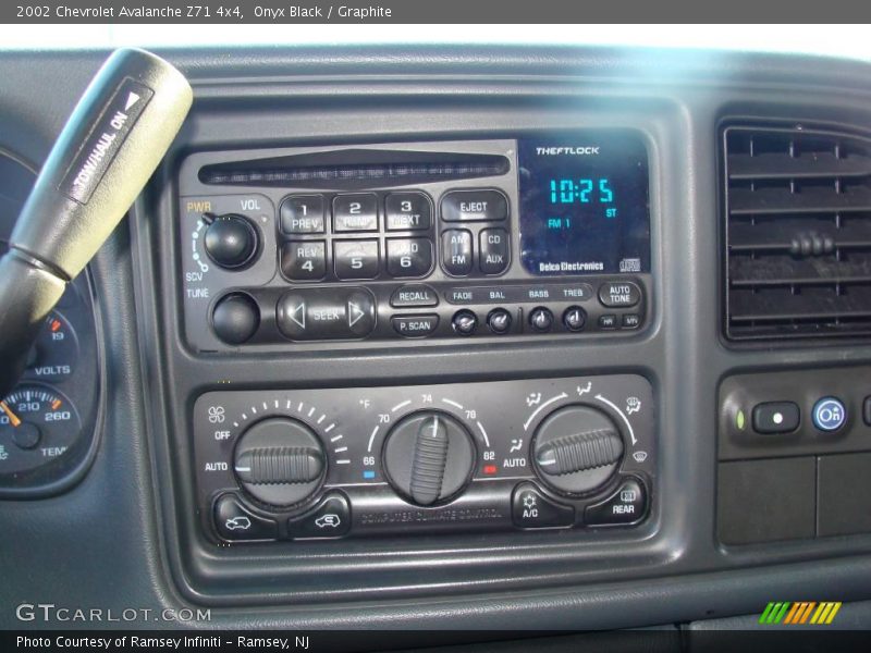 Onyx Black / Graphite 2002 Chevrolet Avalanche Z71 4x4