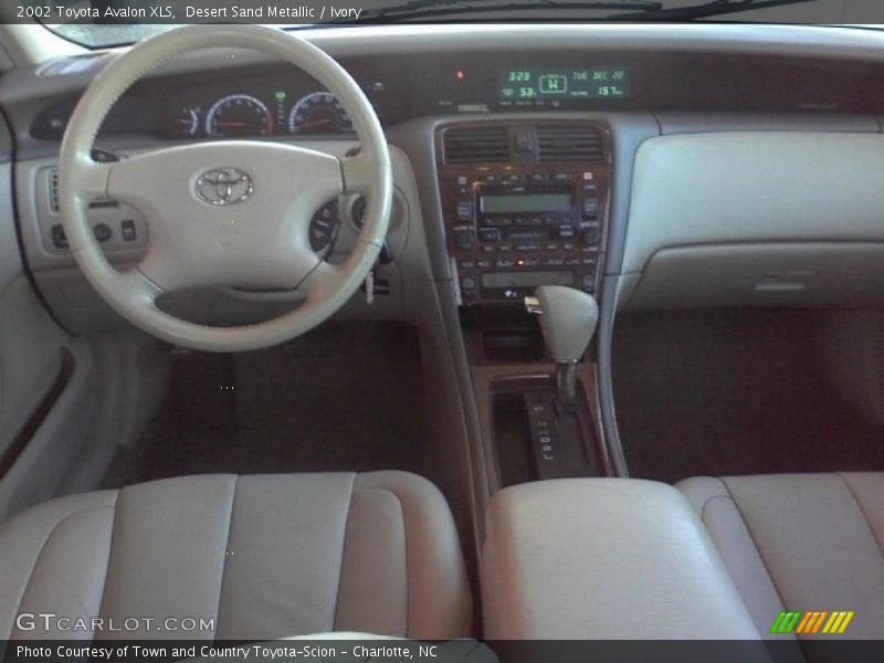 Desert Sand Metallic / Ivory 2002 Toyota Avalon XLS