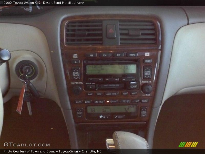 Desert Sand Metallic / Ivory 2002 Toyota Avalon XLS