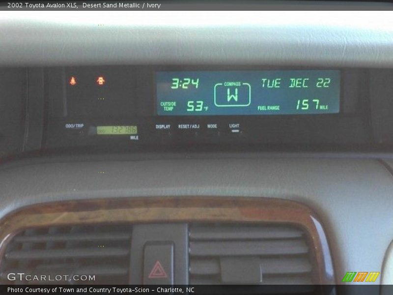 Desert Sand Metallic / Ivory 2002 Toyota Avalon XLS