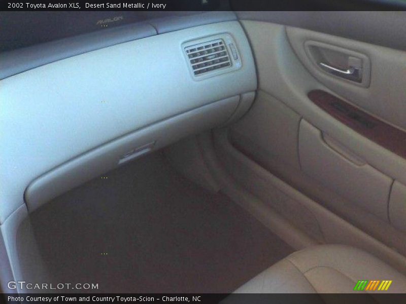 Desert Sand Metallic / Ivory 2002 Toyota Avalon XLS