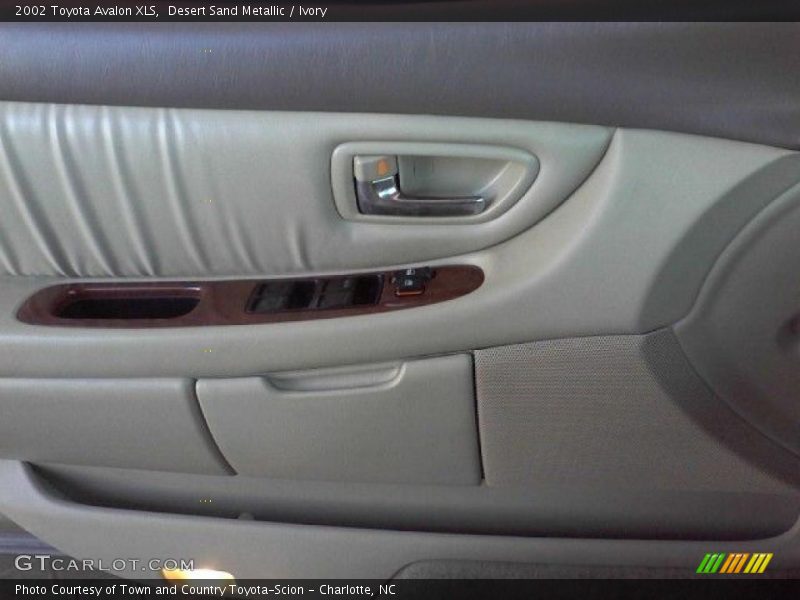 Desert Sand Metallic / Ivory 2002 Toyota Avalon XLS