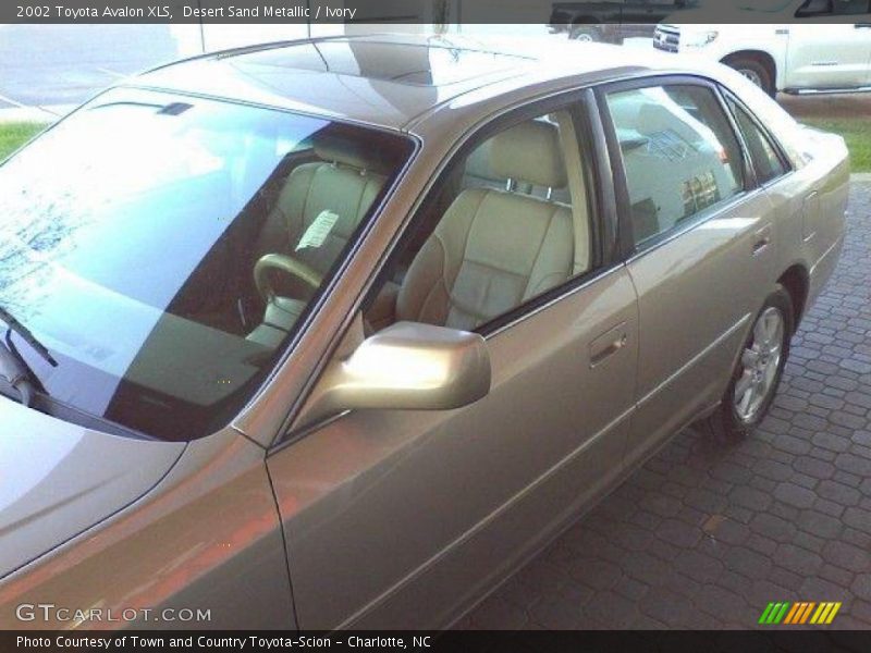 Desert Sand Metallic / Ivory 2002 Toyota Avalon XLS