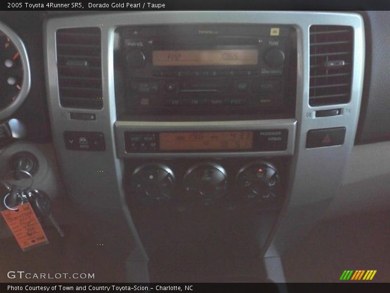 Dorado Gold Pearl / Taupe 2005 Toyota 4Runner SR5
