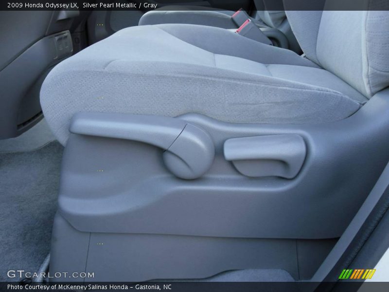 Silver Pearl Metallic / Gray 2009 Honda Odyssey LX