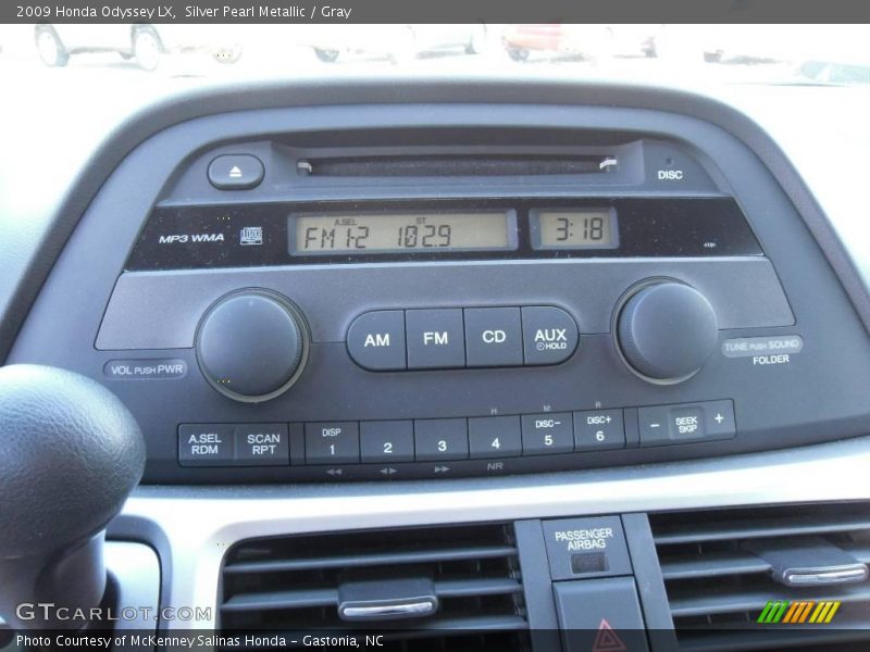 Silver Pearl Metallic / Gray 2009 Honda Odyssey LX