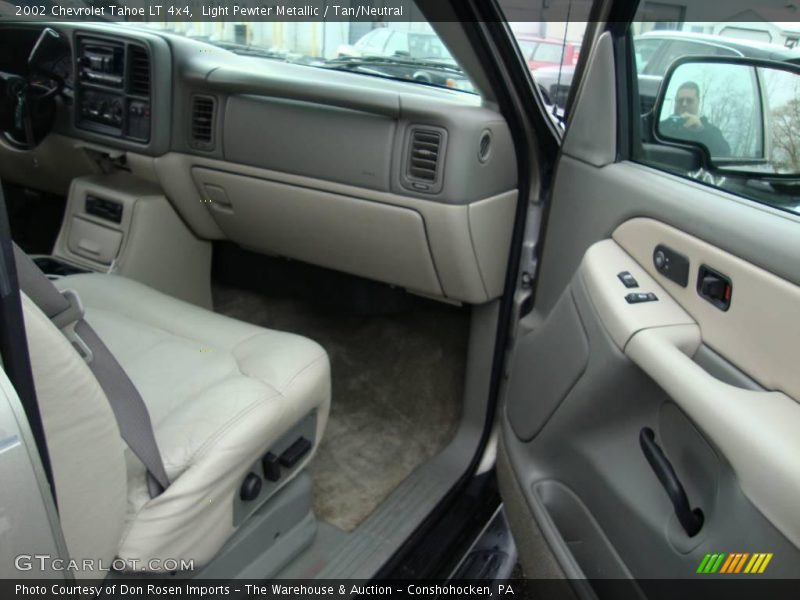 Light Pewter Metallic / Tan/Neutral 2002 Chevrolet Tahoe LT 4x4